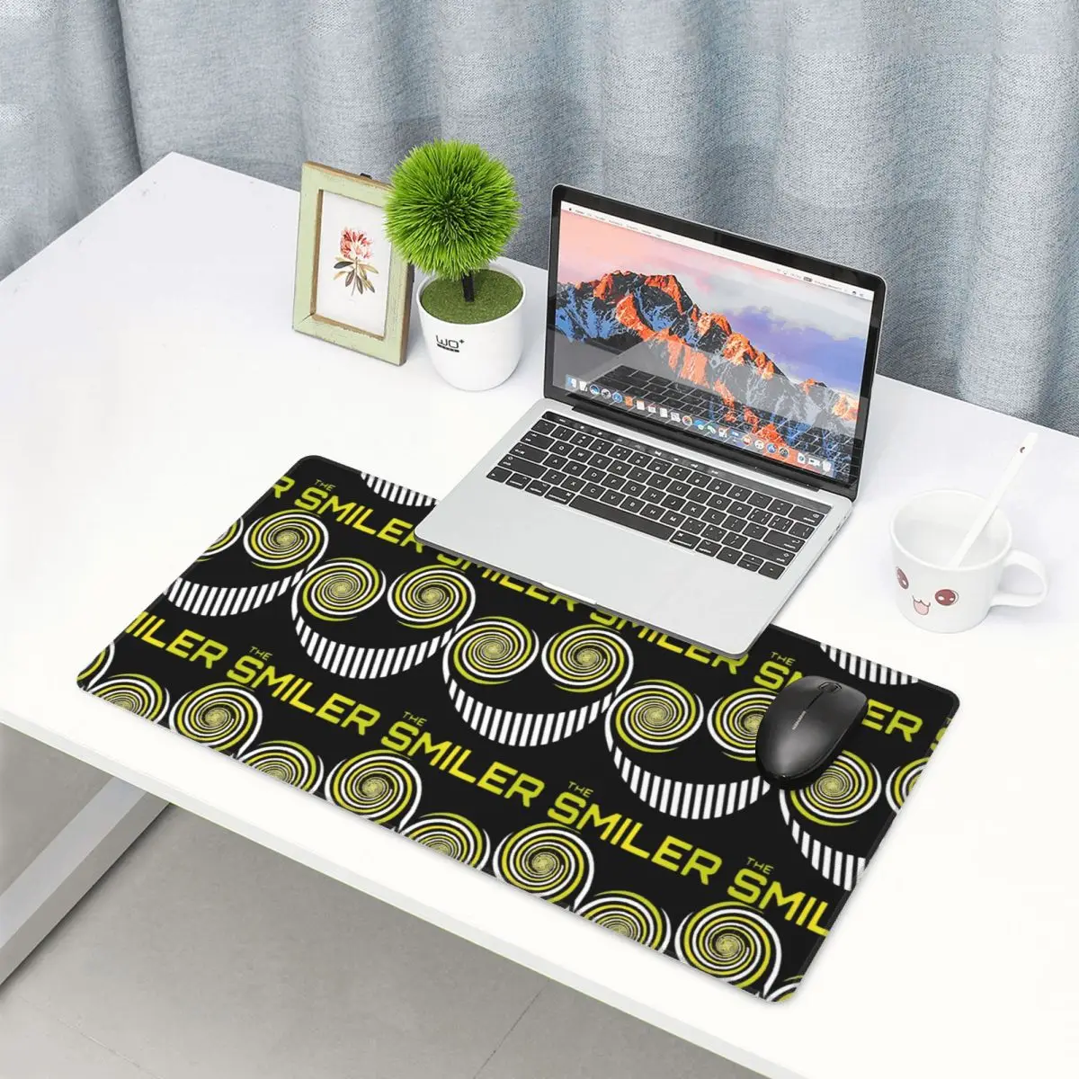 Large Mouse Pad The Smiler Alt - Laptop Accessories Uk 리뷰 및 가격